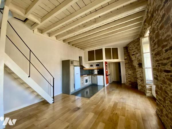 NANTES BOUFFAY Au calme Duplex plein de charme situé au 4ème étage avec ascenseur