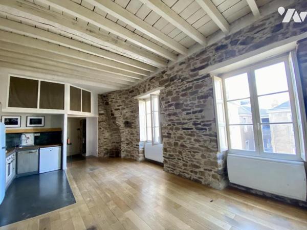 NANTES BOUFFAY Au calme Duplex plein de charme situé au 4ème étage avec ascenseur