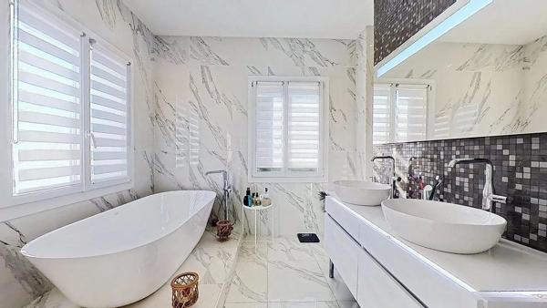 Villa de Charme à Vence 342m² - 5 Chambres - Aperçu Mer - Piscine - Terrasses et Jardin Paysagé