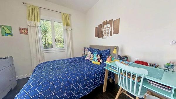 Villa de Charme à Vence 342m² - 5 Chambres - Aperçu Mer - Piscine - Terrasses et Jardin Paysagé