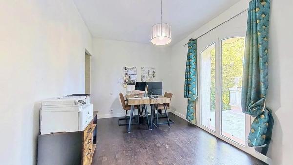 Villa de Charme à Vence 342m² - 5 Chambres - Aperçu Mer - Piscine - Terrasses et Jardin Paysagé