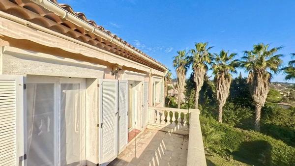 Villa de Charme à Vence 342m² - 5 Chambres - Aperçu Mer - Piscine - Terrasses et Jardin Paysagé