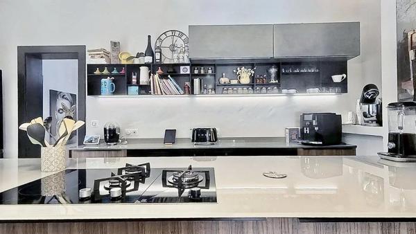 Villa de Charme à Vence 342m² - 5 Chambres - Aperçu Mer - Piscine - Terrasses et Jardin Paysagé