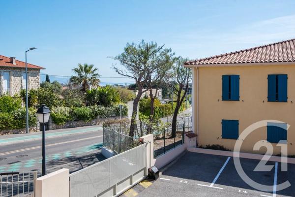 Appartement T3 à vendre  3 pièces - 68,65 m 2   ANTIBES  - 06
