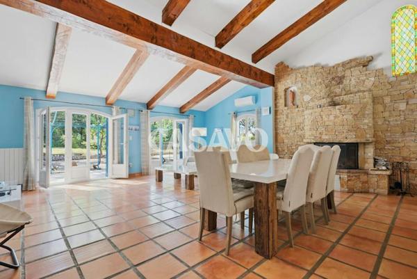 Vente Maison 5 pièces de 203m² - 13760 Saint-Cannat