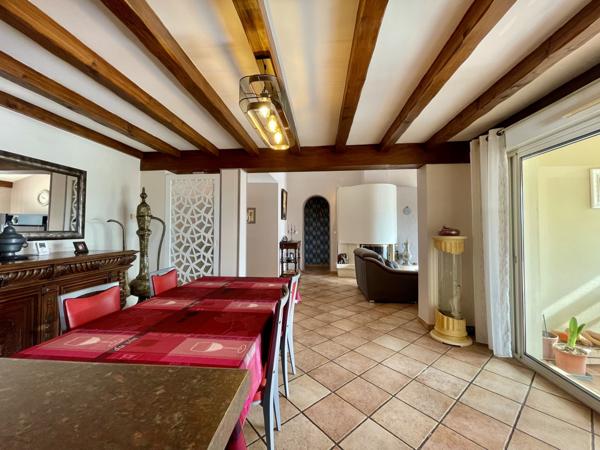 Villa 9 pièce(s) 3 chambre(s) 180 m²