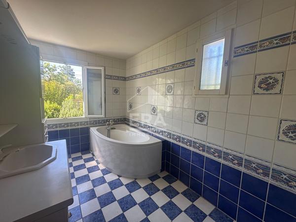 A VENDRE 83470 SAINT MAXIMIN LA SAINTE BAUME MAISON TYPE 5 DE  160M² SUR 1750M² DE JARDIN GARAGE PISCINE