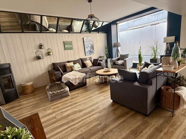 🏡 CHAMPDENIERS – Maison de caractère rénovée de 175 m² avec 135 m² de dépendances et fort potentiel