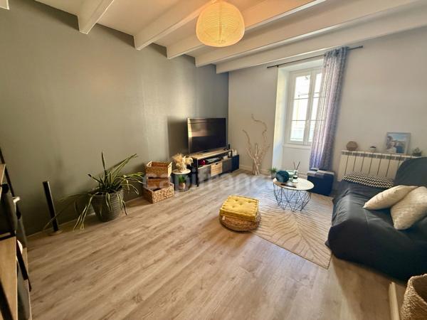 🏡 CHAMPDENIERS – Maison de caractère rénovée de 175 m² avec 135 m² de dépendances et fort potentiel
