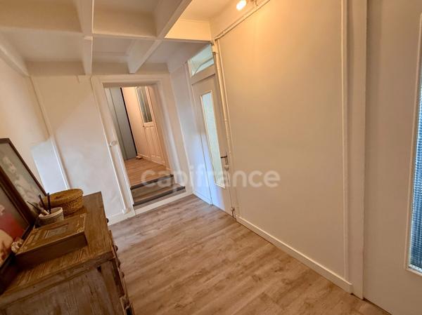 🏡 CHAMPDENIERS – Maison de caractère rénovée de 175 m² avec 135 m² de dépendances et fort potentiel