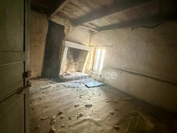 🏡 CHAMPDENIERS – Maison de caractère rénovée de 175 m² avec 135 m² de dépendances et fort potentiel