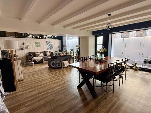 🏡 CHAMPDENIERS – Maison de caractère rénovée de 175 m² avec 135 m² de dépendances et fort potentiel