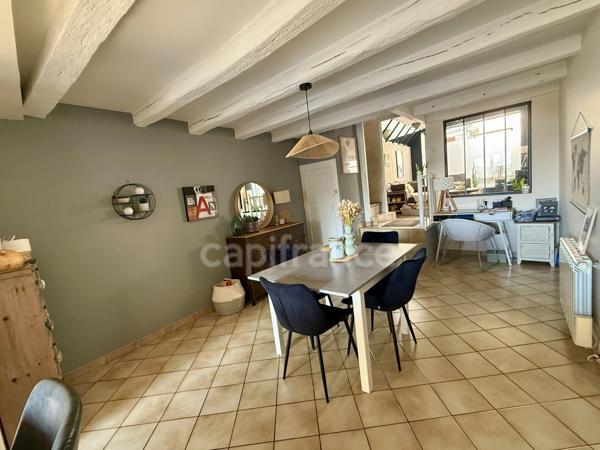 🏡 CHAMPDENIERS – Maison de caractère rénovée de 175 m² avec 135 m² de dépendances et fort potentiel