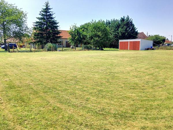 Varennes-sur-Allier (03150) FERMETTE 86 M2 SUR 3000 M2 DE TERRAIN A VARRENNES-SUR-ALLIER