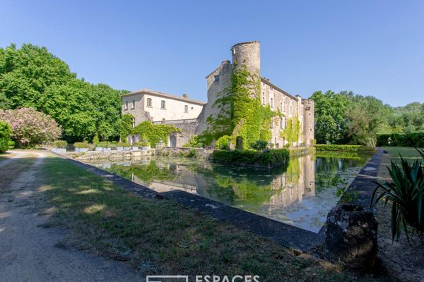 Appartement dans un château du XIIe siècle avec piscine