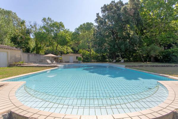 Appartement dans un château du XIIe siècle avec piscine