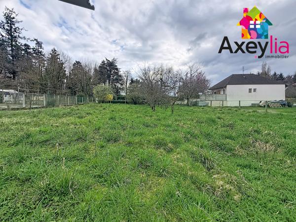Saint-Martin-d'Estréaux (42620) A VENDRE - SAINT-MARTIN-D'ESTRÉAUX - TERRAIN CONSTRUCTIBLE DE 750M2 AVEC VIABILITÉS EN BORDURE