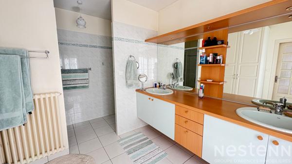 Maison de 206 m² à Saint-Goustan avec maisonnette d'invités attenante