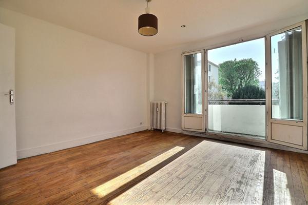À vendre ? Spacieux 4 pièces avec balcon dans résidence verdoyante