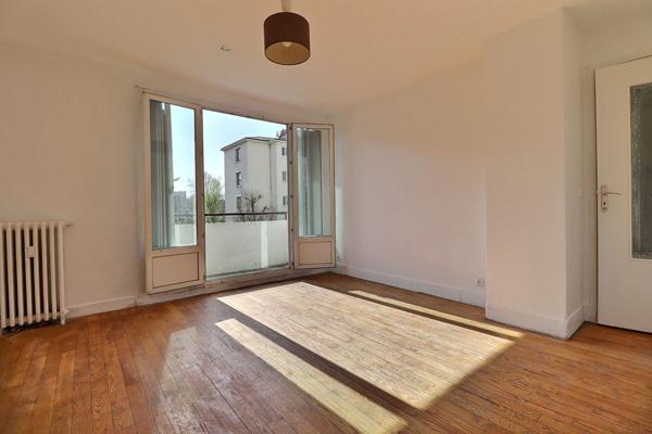 À vendre ? Spacieux 4 pièces avec balcon dans résidence verdoyante