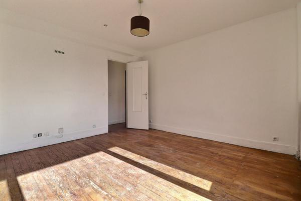 À vendre ? Spacieux 4 pièces avec balcon dans résidence verdoyante