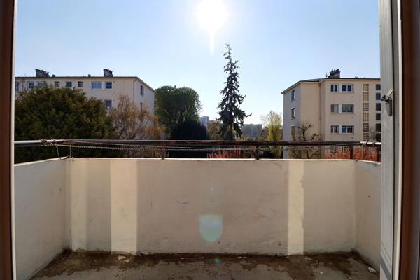 À vendre ? Spacieux 4 pièces avec balcon dans résidence verdoyante