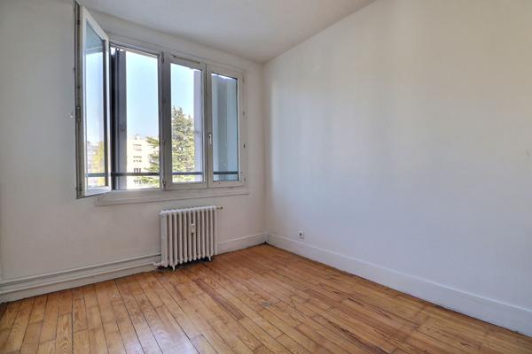 À vendre ? Spacieux 4 pièces avec balcon dans résidence verdoyante