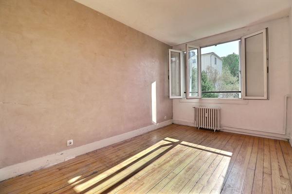 À vendre ? Spacieux 4 pièces avec balcon dans résidence verdoyante