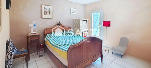 Maison 5 pièces de 108 m2 sur un terrain de 1615 m2 arboré, piscinable.