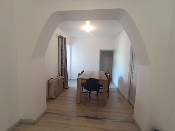 Maison vie de plain pied, 4 chambres, garage, grange et jardin à SAINT GENOU