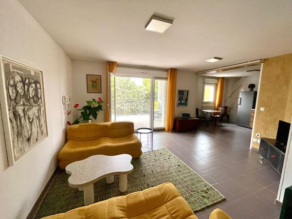 AVIGNON - BEL EMPLACEMENT APPARTEMENT DE TYPE 3 - TERRASSE DE 12 M² ET PARKING PRIVE