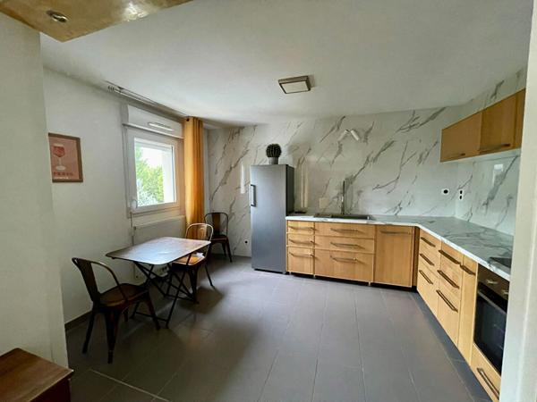 AVIGNON - BEL EMPLACEMENT APPARTEMENT DE TYPE 3 - TERRASSE DE 12 M² ET PARKING PRIVE
