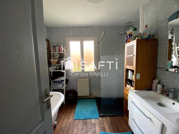 Beaux volumes, extérieur soigné, aucun vis-à-vis : découvrez une maison prête à accueillir votre famille.