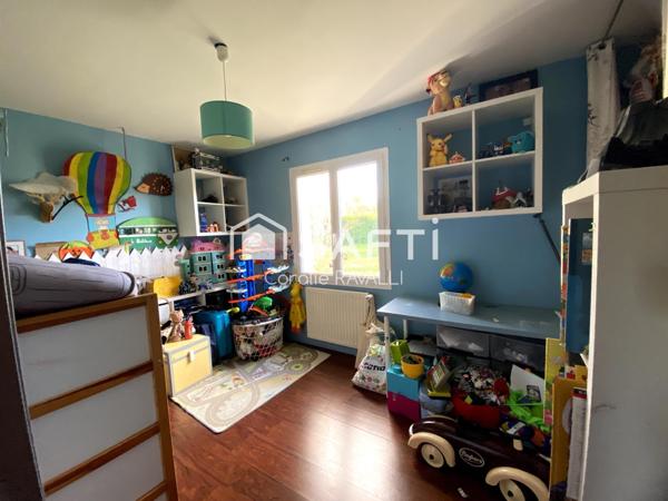 Beaux volumes, extérieur soigné, aucun vis-à-vis : découvrez une maison prête à accueillir votre famille.