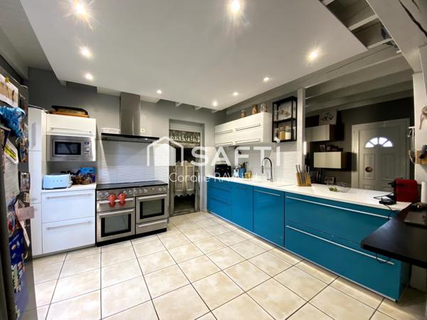 Beaux volumes, extérieur soigné, aucun vis-à-vis : découvrez une maison prête à accueillir votre famille.