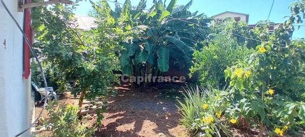 Terrain avec une maison type SIM à vendre en centre-ville de MAMOUDZOU (976)