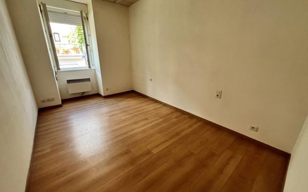 Appartement à vendre    3 pièces • 48,09 m2 Aubenas