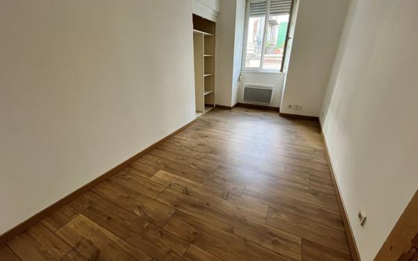 Appartement à vendre    3 pièces • 48,09 m2 Aubenas