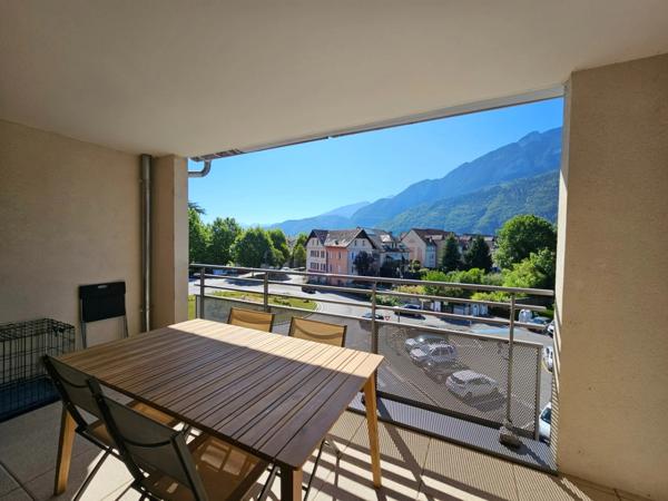 Exclusivité Bonneville – Élégant appartement T3 de 60 m² avec terrasse, garage et superbe vue sur les montagnes (74)