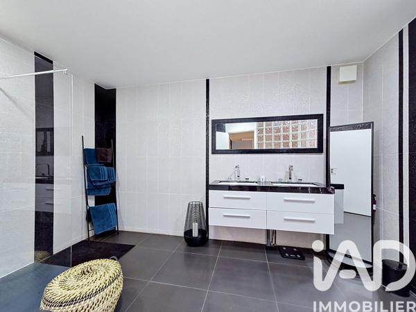 Maison à vendre 9 pièces 215 m² Chennevières-sur-Marne