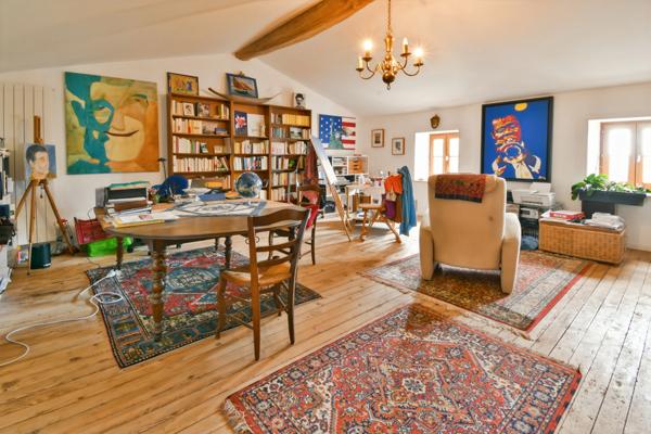 Maison à vendre 5 pièces proche de SURGERES (17) dépendances et terrain 6 800 m².