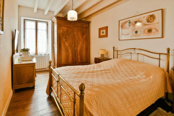 Maison à vendre 5 pièces proche de SURGERES (17) dépendances et terrain 6 800 m².