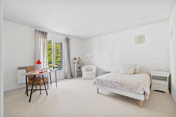 Maison Fourqueux 9 pièce(s) 262 m2 €1 395 000 ** - Référence 17239