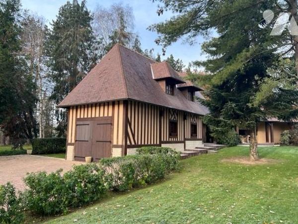 BLONVILLE SUR MER BELLE PROPRIETE BEAUX VOLUMES