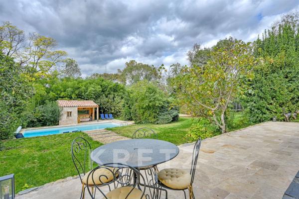 Mazet en pierre rénové, 170 m², piscine et grand terrain près d’Uzès
