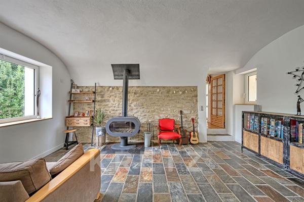 Mazet en pierre rénové, 170 m², piscine et grand terrain près d’Uzès