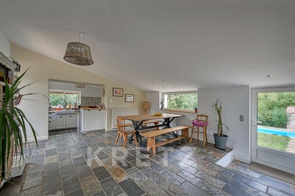 Mazet en pierre rénové, 170 m², piscine et grand terrain près d’Uzès