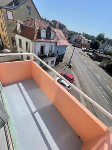 Appartement
                                                                                                                                                                                                                                                                                                                        5 pièce(s)                                                                                                                                                                                                          3 chambre(s)                                                                                                                                                                                                          97  m²