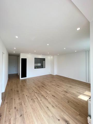 Appartement
                                                                                                                                                                                                                                                                                                                        5 pièce(s)                                                                                                                                                                                                          3 chambre(s)                                                                                                                                                                                                          97  m²