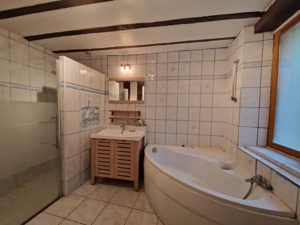 a finir de renover, avec terrain et garage